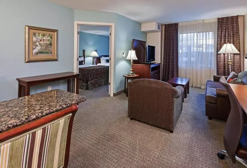 Otel Staybridge Suites Northwest Near Six Flags Fiesta, An Ihg