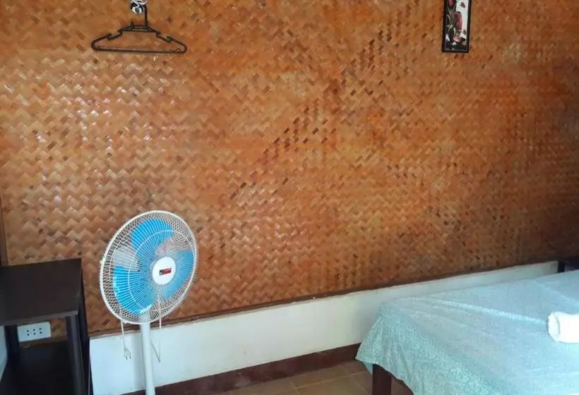 Retkeilymaja Villa Evergreen Restaurant And Rooms