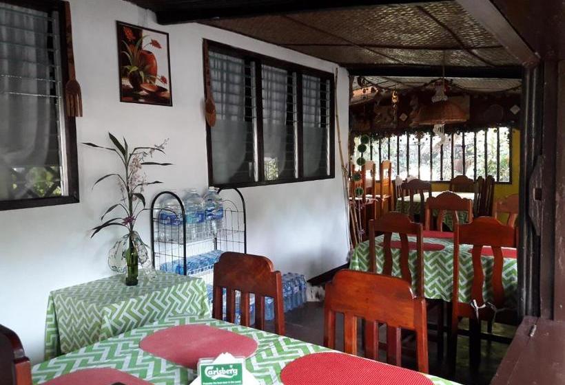 Общежитие Villa Evergreen Restaurant And Rooms