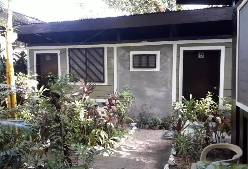 Retkeilymaja Villa Evergreen Restaurant And Rooms