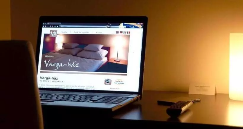 ベッドアンドブレックファースト Varga Ház Panzió