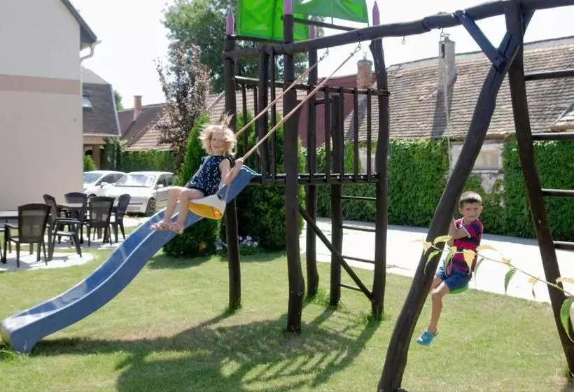 ベッドアンドブレックファースト Varga Ház Panzió