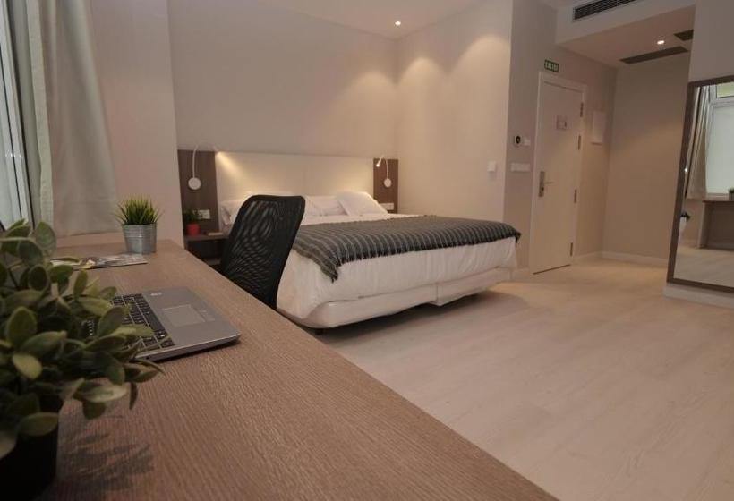 هتل Ciudadela Pamplona