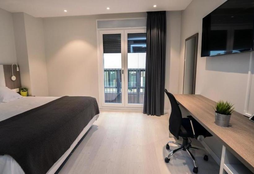 هتل Ciudadela Pamplona