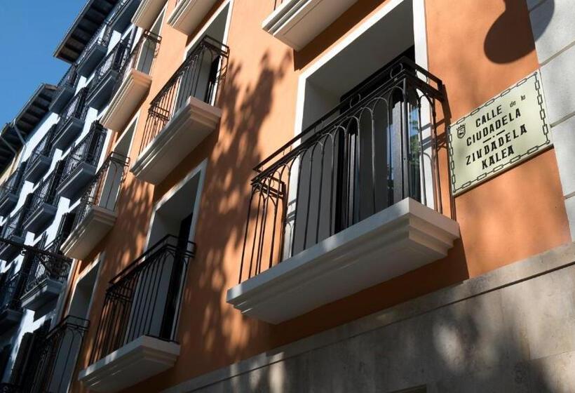 هتل Ciudadela Pamplona