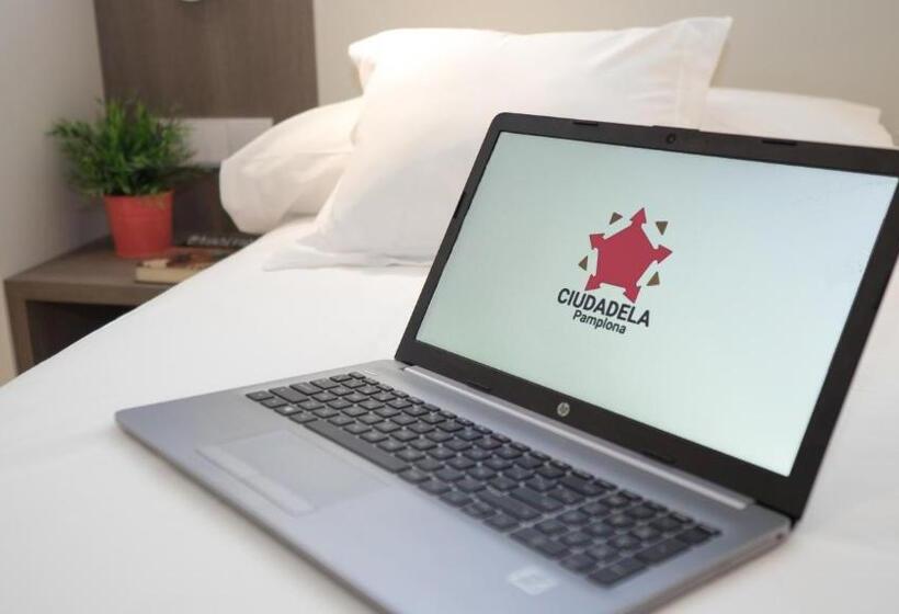 هتل Ciudadela Pamplona