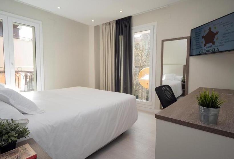 هتل Ciudadela Pamplona