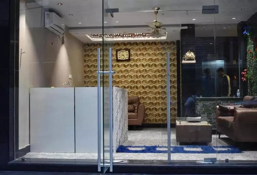 Collection O Hotel Paradise Near Chinar Park
