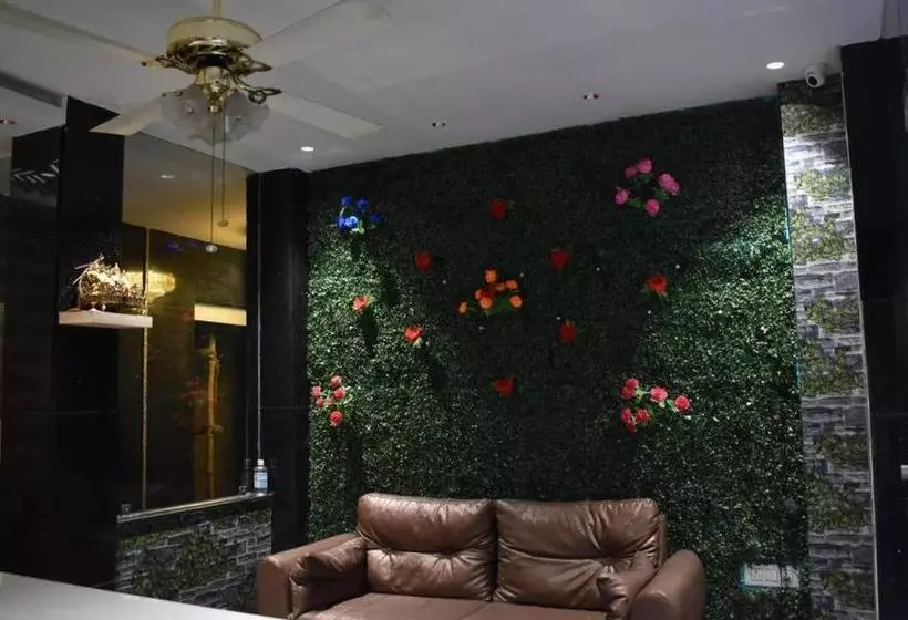 Collection O Hotel Paradise Near Chinar Park