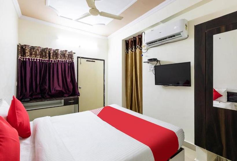 호텔 Capital O 41086 Royal Stay