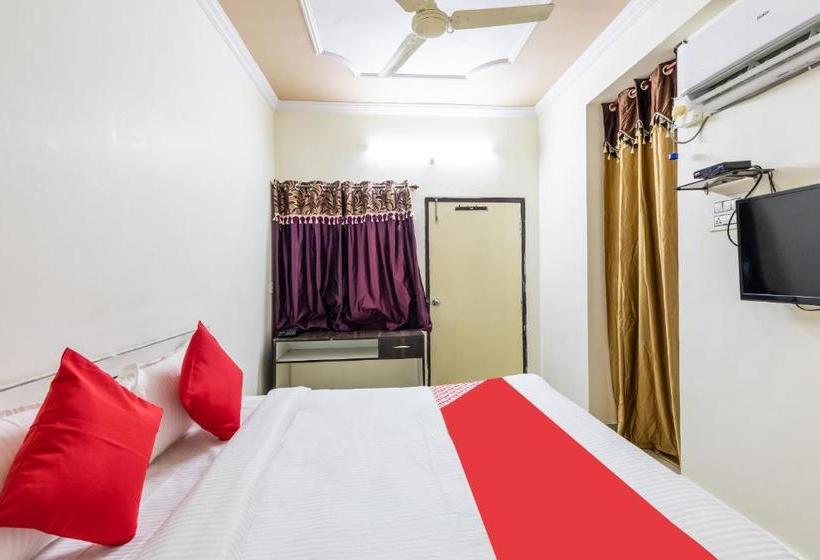 호텔 Capital O 41086 Royal Stay