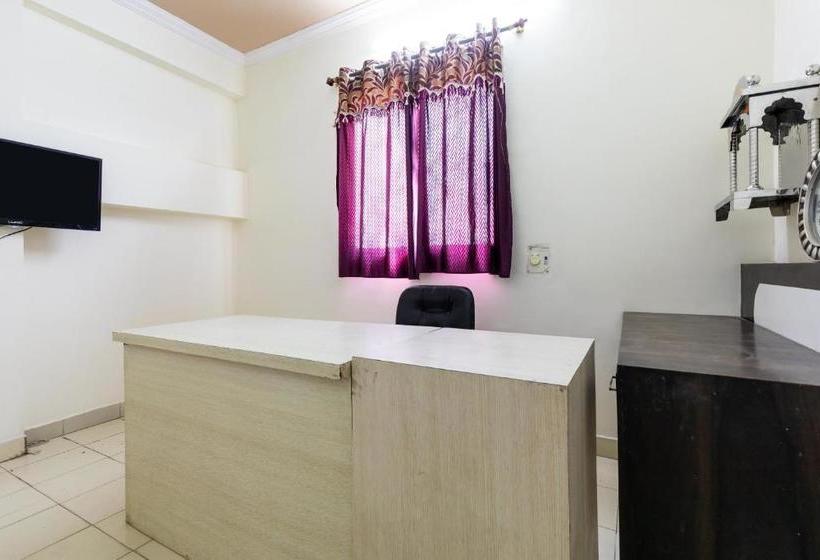 호텔 Capital O 41086 Royal Stay