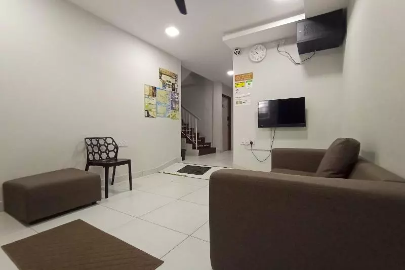 هتل Oyo 90261 Hom2rex Kuching Homestay