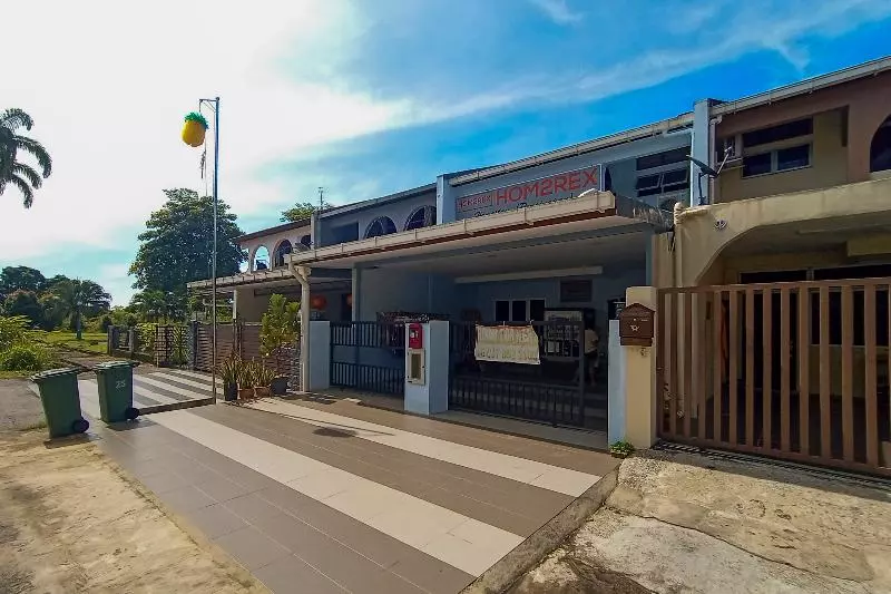 هتل Oyo 90261 Hom2rex Kuching Homestay