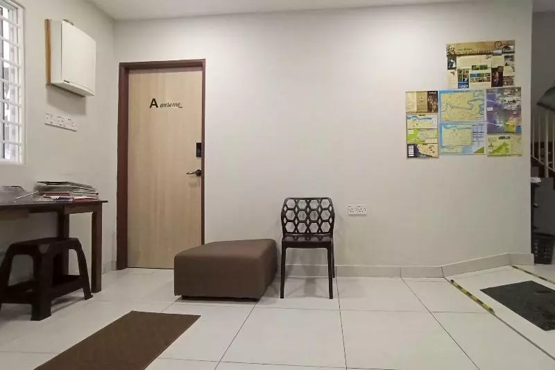 هتل Oyo 90261 Hom2rex Kuching Homestay