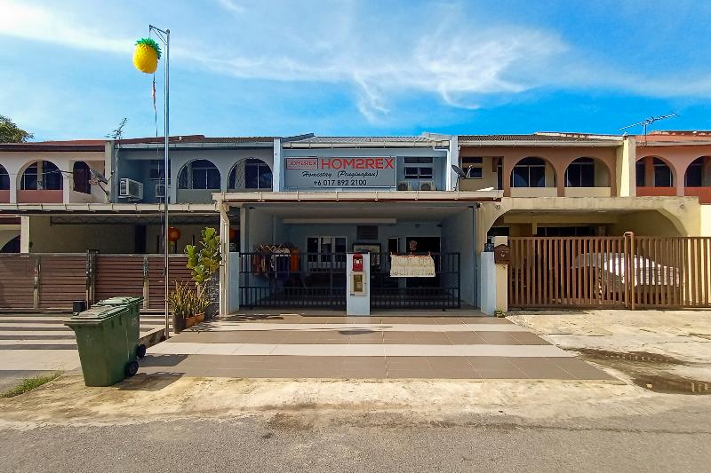 호텔 Oyo 90261 Hom2rex Kuching Homestay