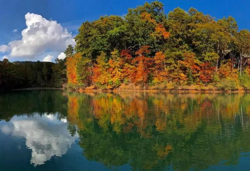 Lomakeskus Petit Crest Villas