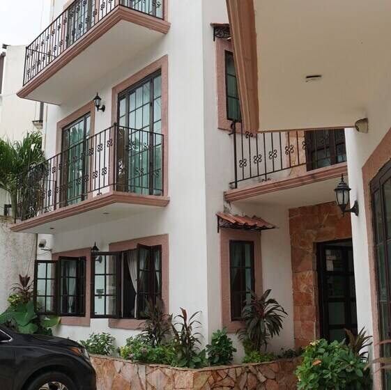 בית מלון כפרי Aalada Playa Del Carmen