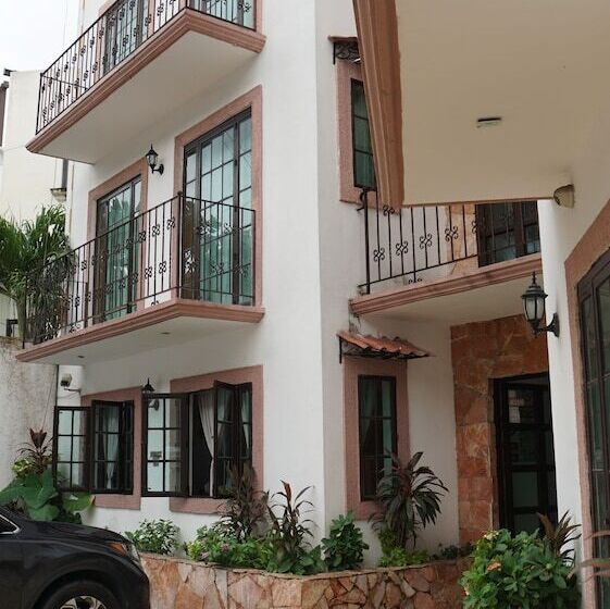 בית מלון כפרי Aalada Playa Del Carmen