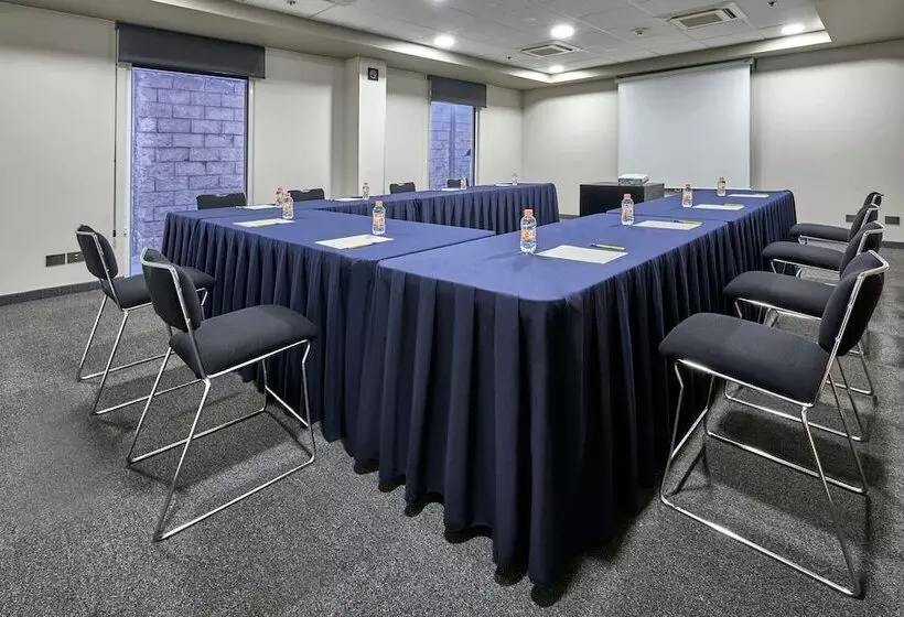 Hotel City Express By Marriott Tijuana Rio