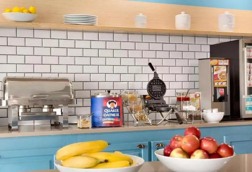 Отель Spark By Hilton Commerce, Ga