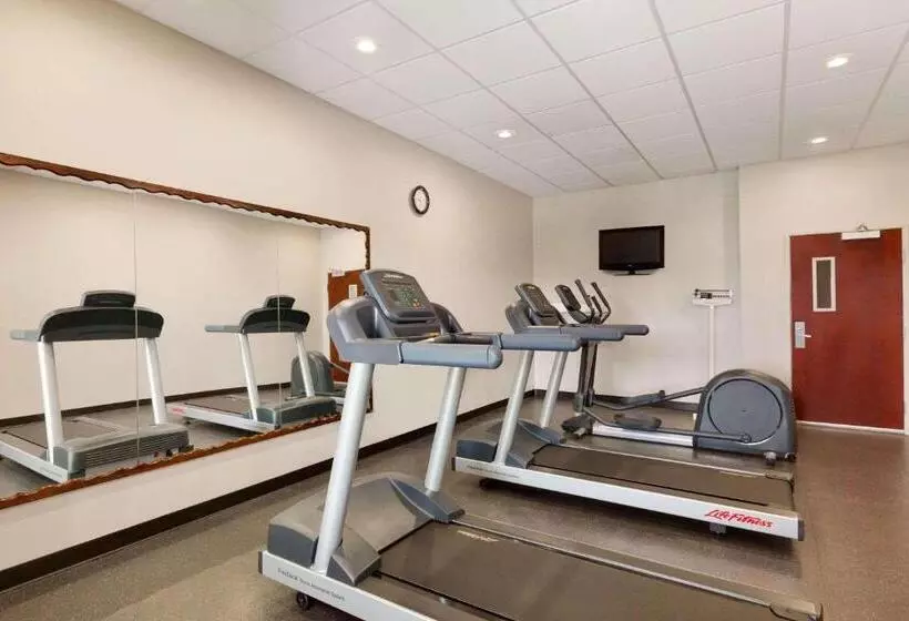 Отель Spark By Hilton Commerce, Ga