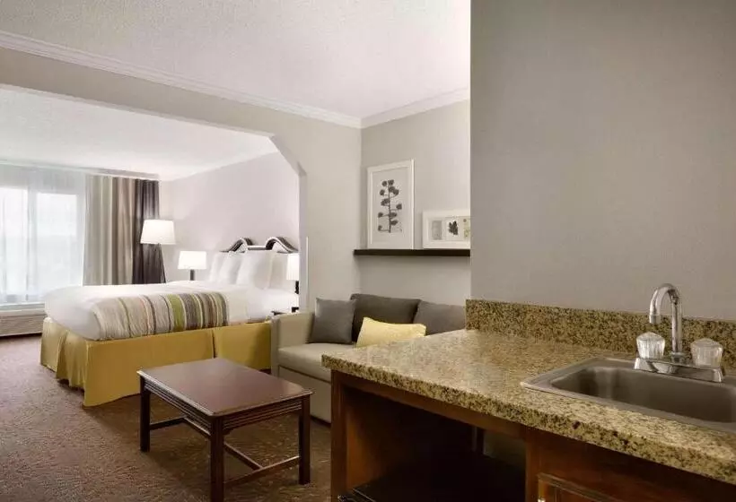 Отель Spark By Hilton Commerce, Ga