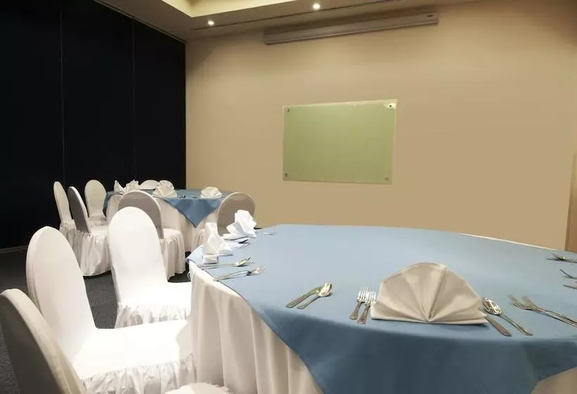 בית מלון כפרי Fiesta Inn Cuernavaca