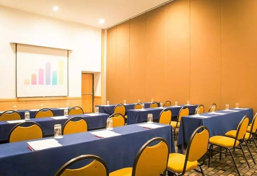 ホテル Fiesta Inn Culiacan