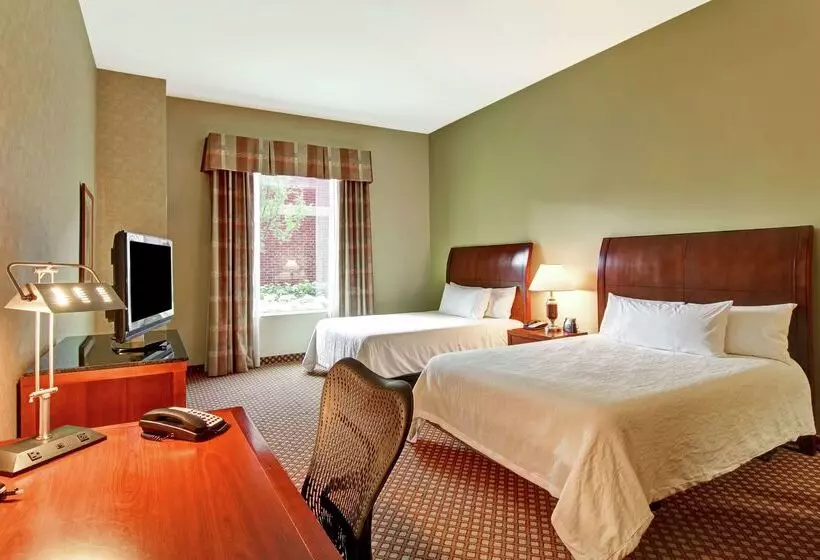 هتل Hilton Garden Inn Ottawa Airport