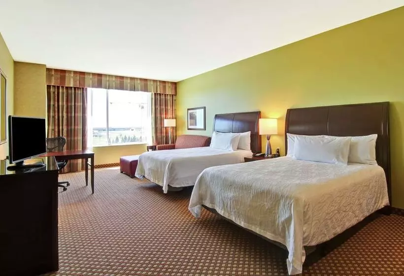 هتل Hilton Garden Inn Ottawa Airport