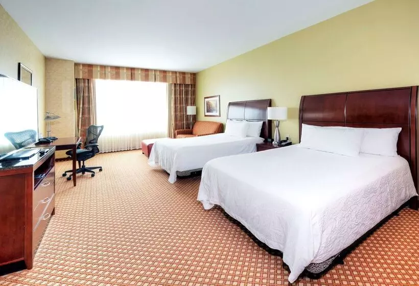 هتل Hilton Garden Inn Ottawa Airport