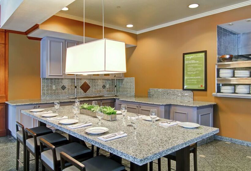 فندق Hilton Garden Inn Ottawa Airport