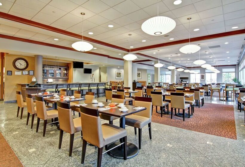 فندق Hilton Garden Inn Ottawa Airport