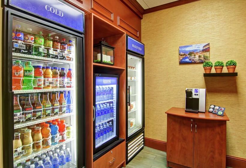 فندق Hilton Garden Inn Ottawa Airport