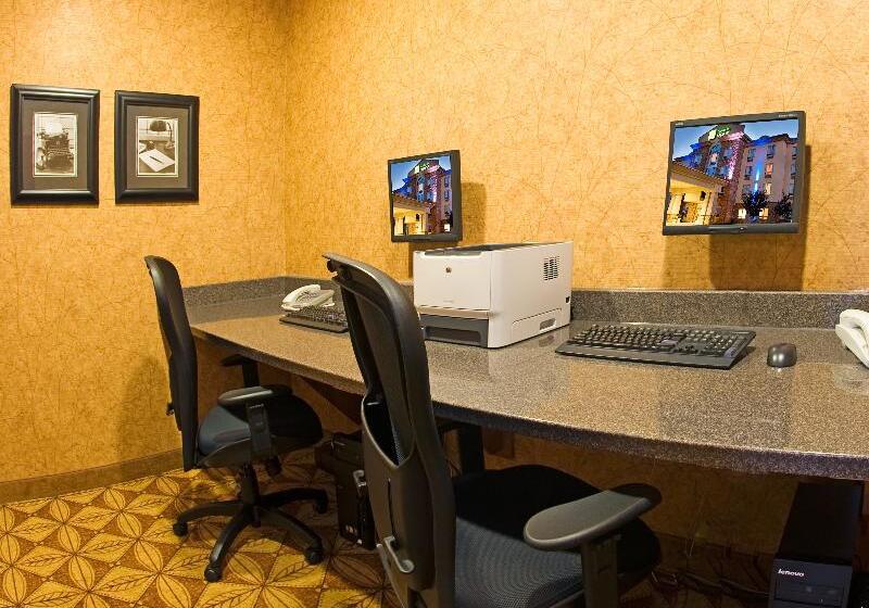 Szálloda Holiday Inn Express Grande Prairie, An Ihg