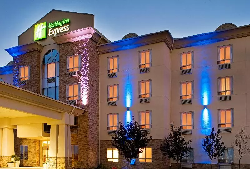 בית מלון כפרי Holiday Inn Express Grande Prairie, An Ihg