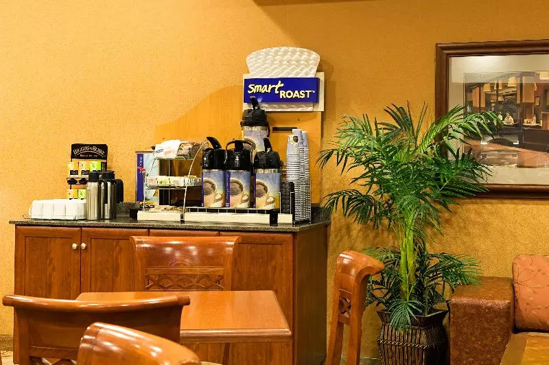 בית מלון כפרי Holiday Inn Express Grande Prairie, An Ihg