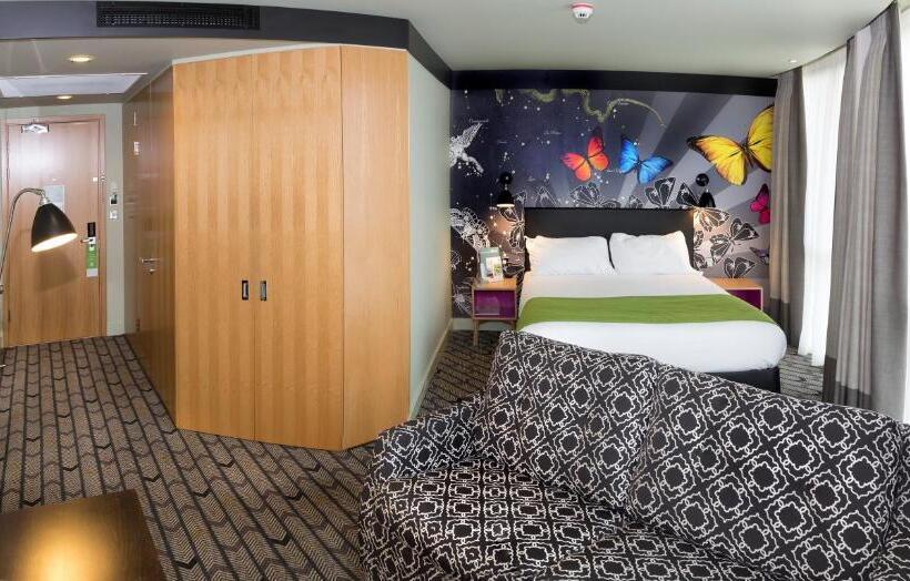 ホテル Holiday Inn Salisbury   Stonehenge, An Ihg