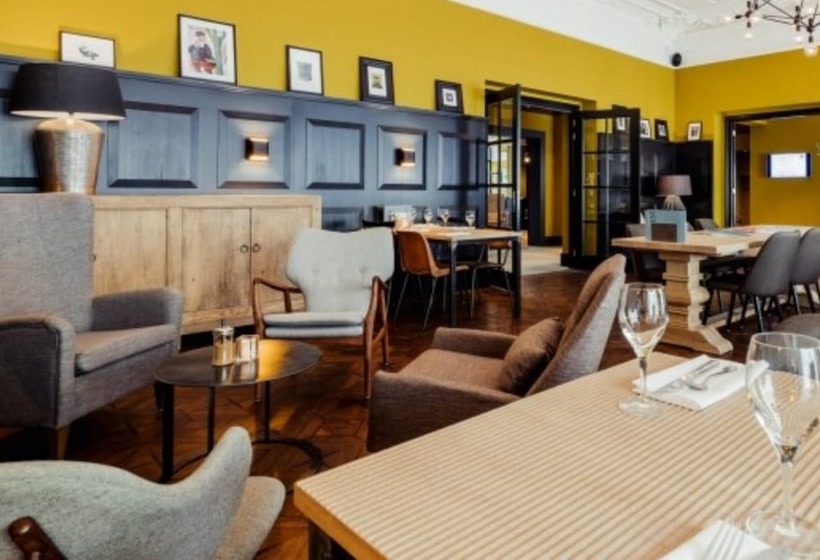 Post Plaza Hotel & Grand Café