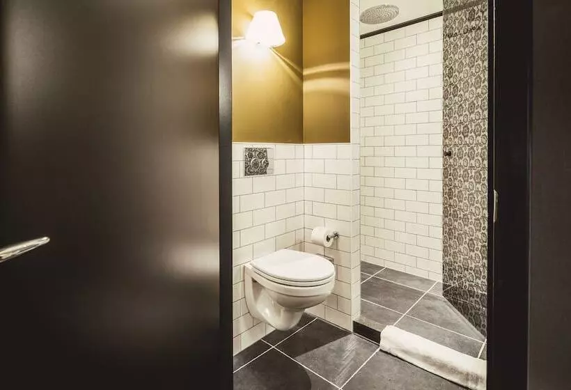 Post Plaza Hotel & Grand Café