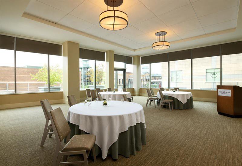 בית מלון כפרי The Westin Bellevue