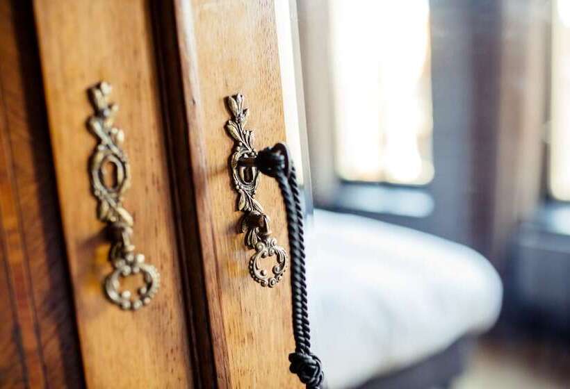 Post Plaza Hotel & Grand Café