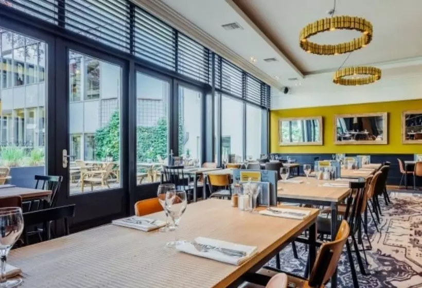 Post Plaza Hotel & Grand Café