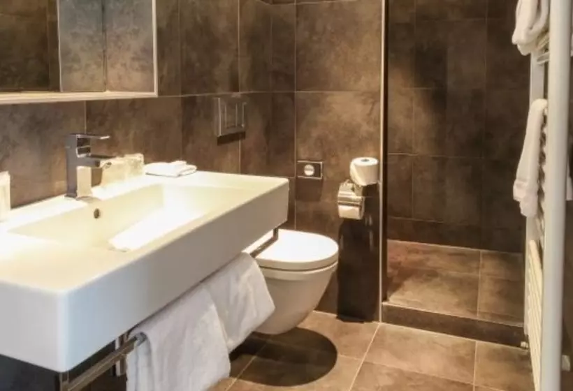 Post Plaza Hotel & Grand Café