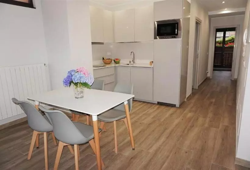 Apartamentos La Playina