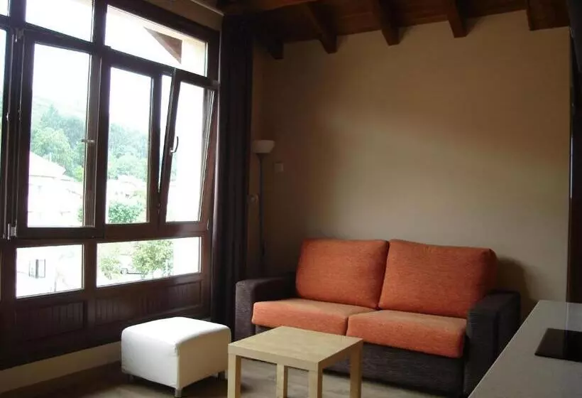 Apartamentos La Playina