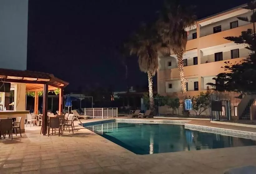 ホテル Harriets Apartments