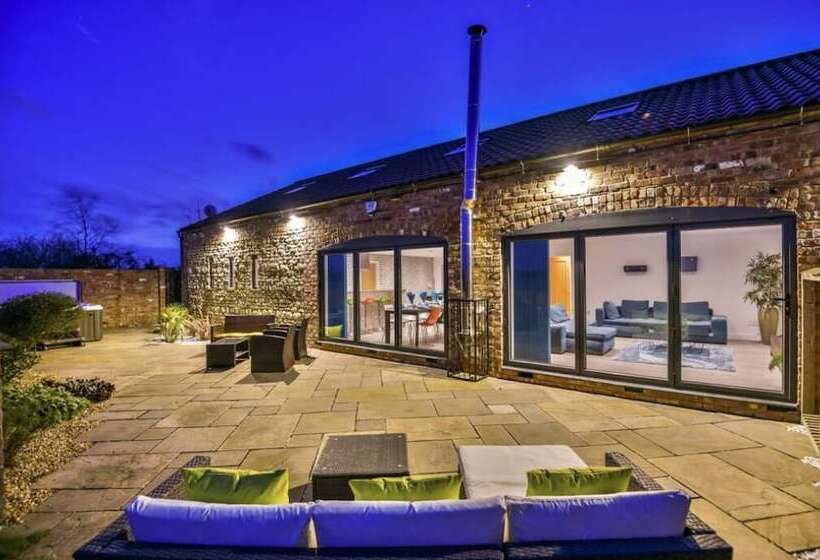 Captivating 4 Bed House In Lincoln