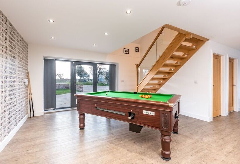 Captivating 4 Bed House In Lincoln